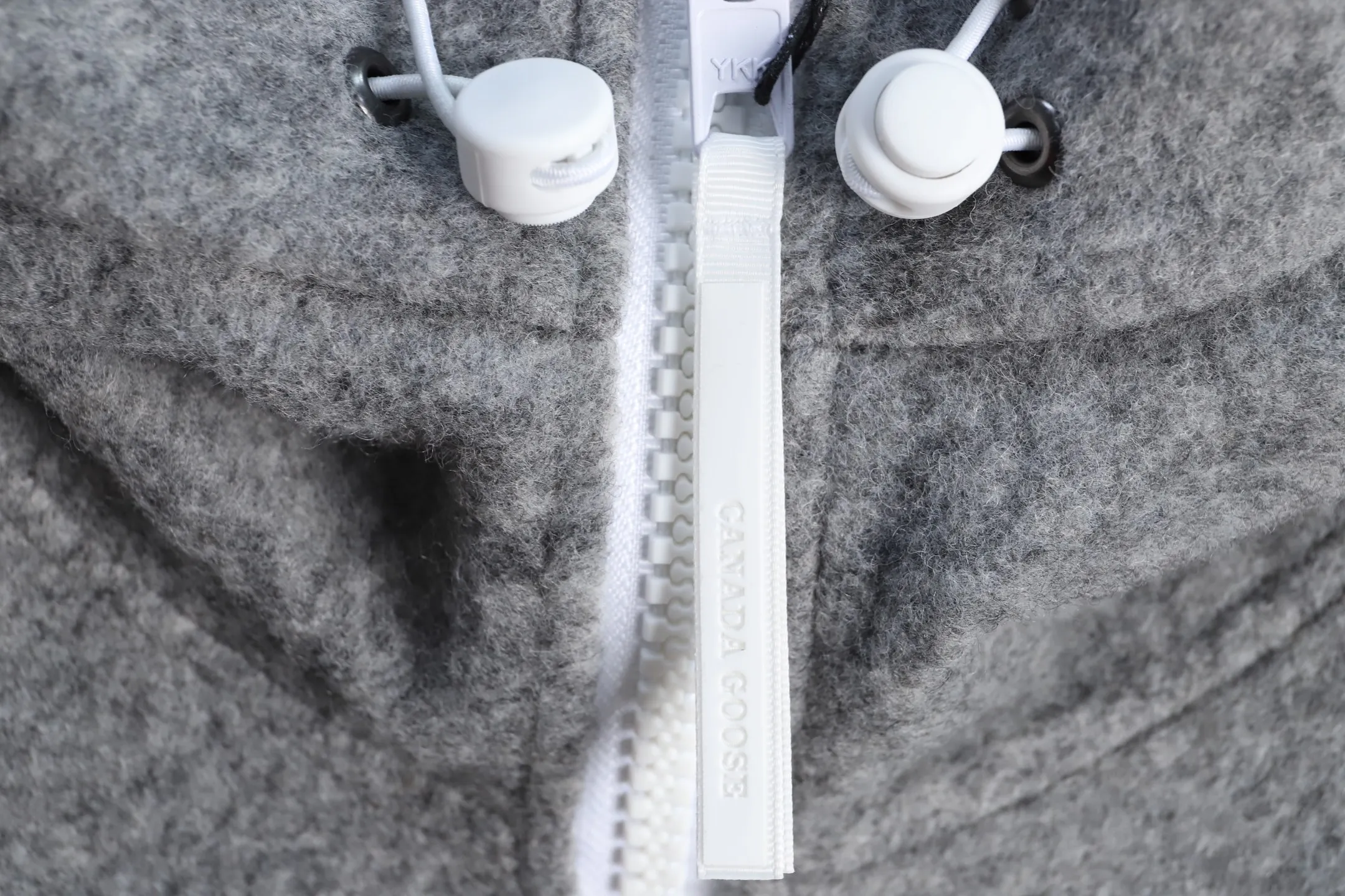 P720 Big Goose white label hooded cashmere sweatshirt Canada Goose Canada Goose SS22 Chilliwack Humanature 01 Logo patch zipper drawstring hooded fleece long-sleeved bomber jacket Exclusive customized wool fabric Only compared with ZP The popularity of this season’s new style does not need any elaboration. The fabric is warm and comfortable long plush and easy to put on and take off. The high-tech breathable space cotton liner makes the whole dress very stiff and at the same time soft, comfortable and lightweight. Breathable, soft, not sweaty, lightweight, stylish, and non-deformable. The iconic double-striped reflective strips are designed behind the collar and hood. No detail is missed. High-density goose badge. All threaded accessories are customized. Three colors to choose from. Each one is super western. The upper body effect is very high-end. The loose version is not bloated at all. It is quite fashionable. It can be said that it is a very unique design. This year's must-have style is the same for men and women🔥